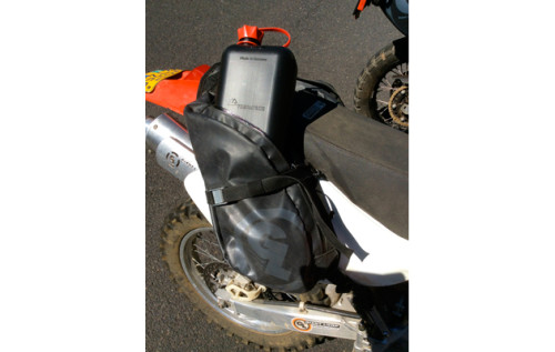 Tech Tip: Touratech 2 Liter Spare Fuel Canisters in MoJavi Saddlebag,  Siskiyou Panniers - Giant Loop